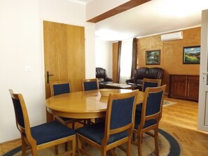 Dining - GARDEN APARTMENT with 3 bedrooms (Budva)