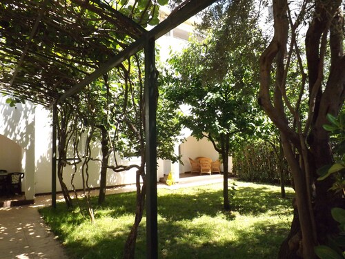 GARDEN APARTMENT with 3 bedrooms