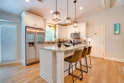 Relaxing Retreat - Jacuzzi Hot Tub + Private Pool