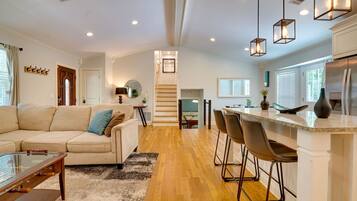 Smart TV, fireplace, table football, stereo