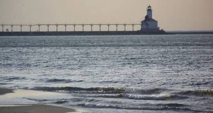 BEACHFRONT/HOT TUB/STEAM ROOM/MASSAGE CHAIR/PINBALL/BIKES/KAYAKS/PADDLEBOARDS.