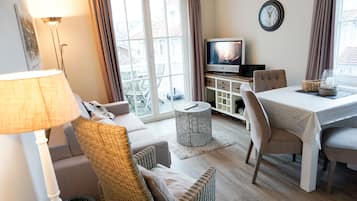 TV, lettore DVD, impianto stereo