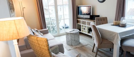Tv, dvd-spelare och en stereo