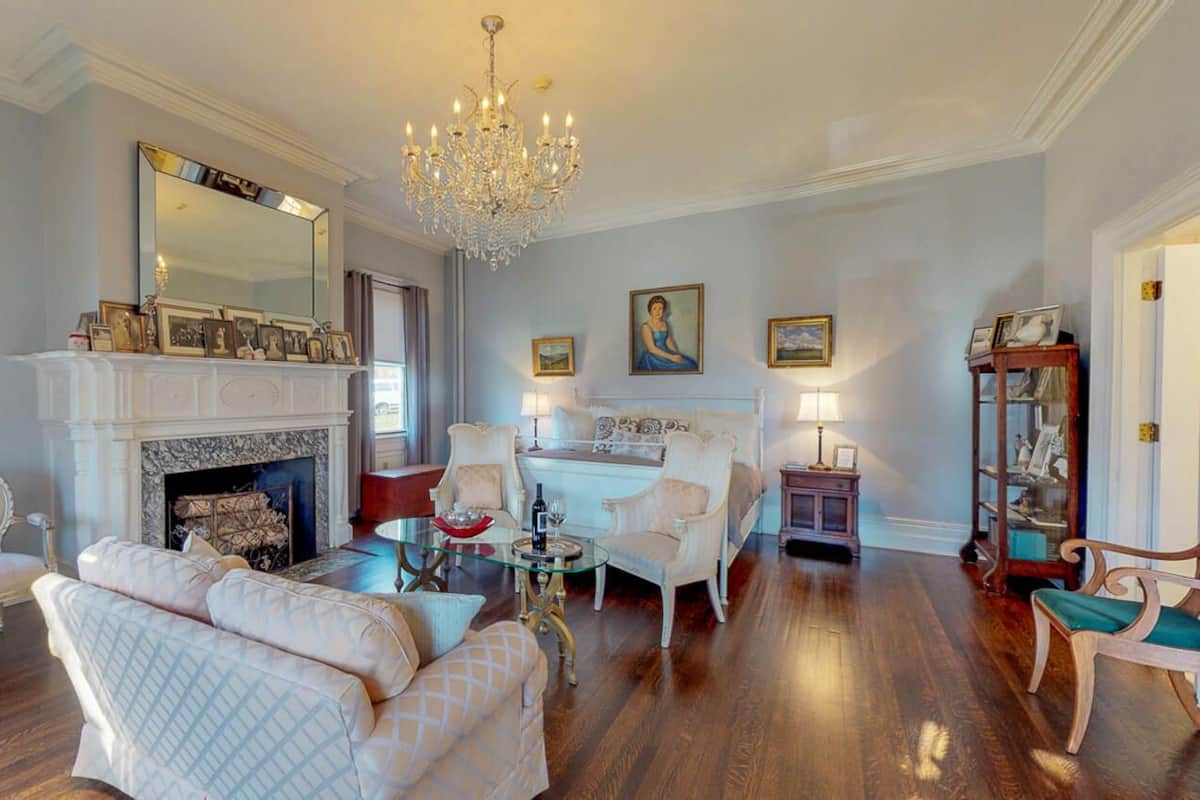 Deluxe Jean Harlow King Suite | Iron/ironing board, free WiFi, bed sheets