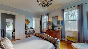 Deluxe Josephine Baker Queen Room | Iron/ironing board, free WiFi, bed sheets