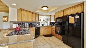 Kondominium, Beberapa Tempat Tidur, kolam renang pribadi | Dapur pribadi | Lemari es, microwave, kompor, dan mesin pencuci piring