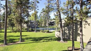 Property grounds - Fairway Village 12 (Bend)