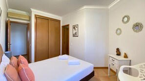 3 間睡房、熨斗/熨衫板、可攜式嬰兒床、免費 Wi-Fi