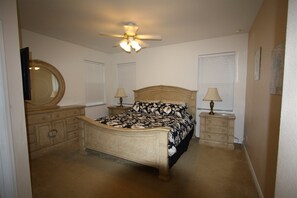 Talo | 4 makuuhuonetta, työpöytä, ilmainen Wi-Fi