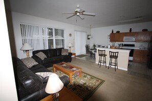 Living room - Legacy Park 750 (Davenport)