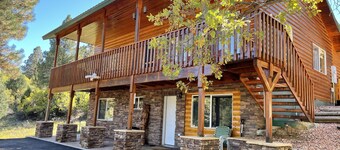 Bryce & Zion midpoint!  Firepit & pool table. ATV trails nearby.