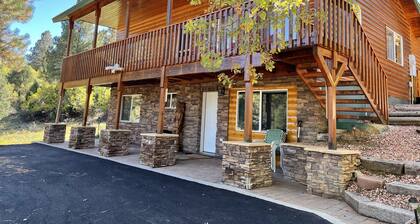 Bryce & Zion midpoint! Firepit & pool table. ATV trails nearby.