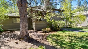 Property grounds - Klamath 10 (Bend)