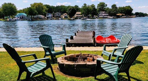 The lake life is waiting for you! Swimming, fishing, boating on Center Lake. 