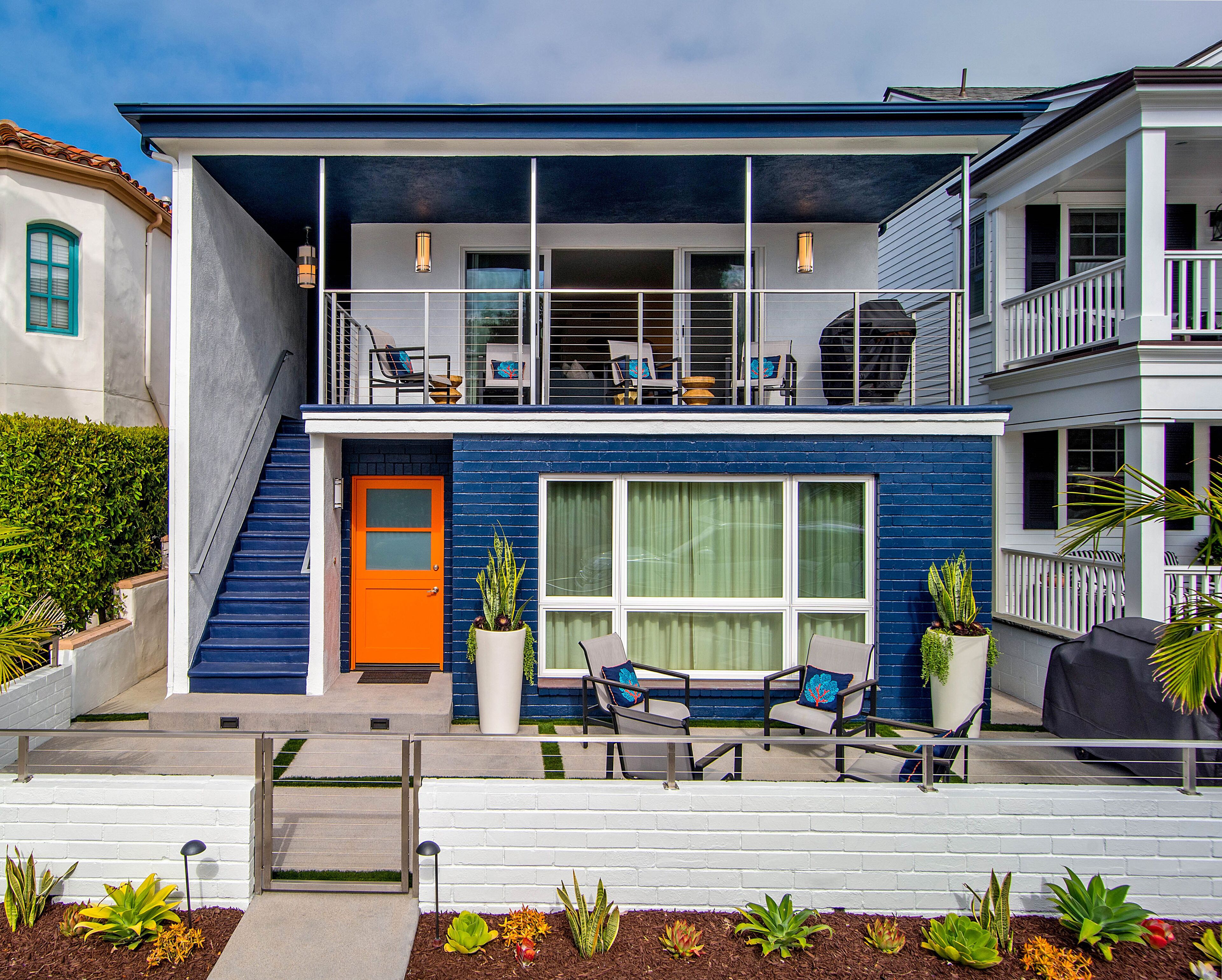 Swanky Seaside Mid Mod Beach House! 4 Bed + 2 Bath  Sleeps 8
