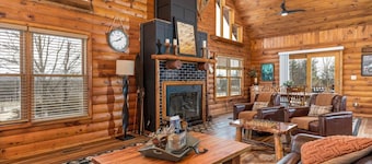 Amazing Log Cabin with Beautiful Views at Apple Canyon Lake