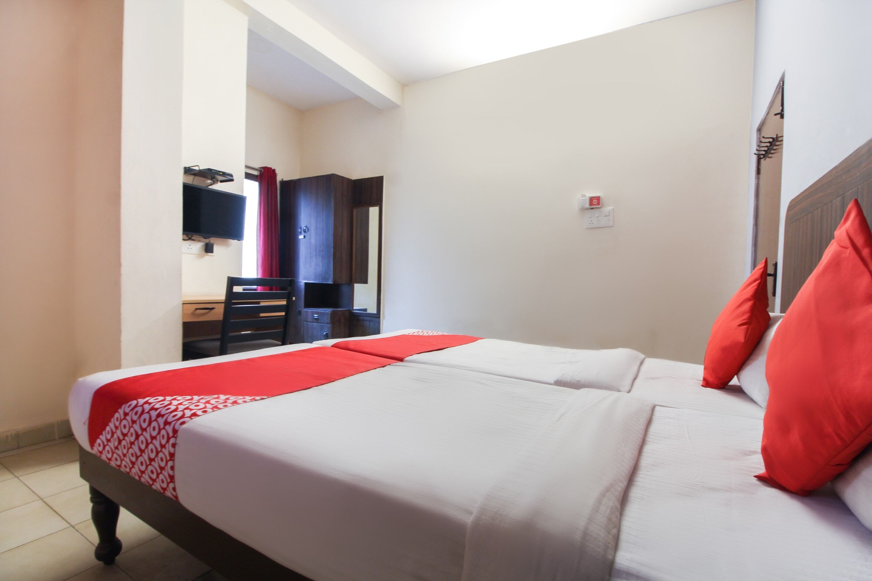 deluxe double room | bed sheets