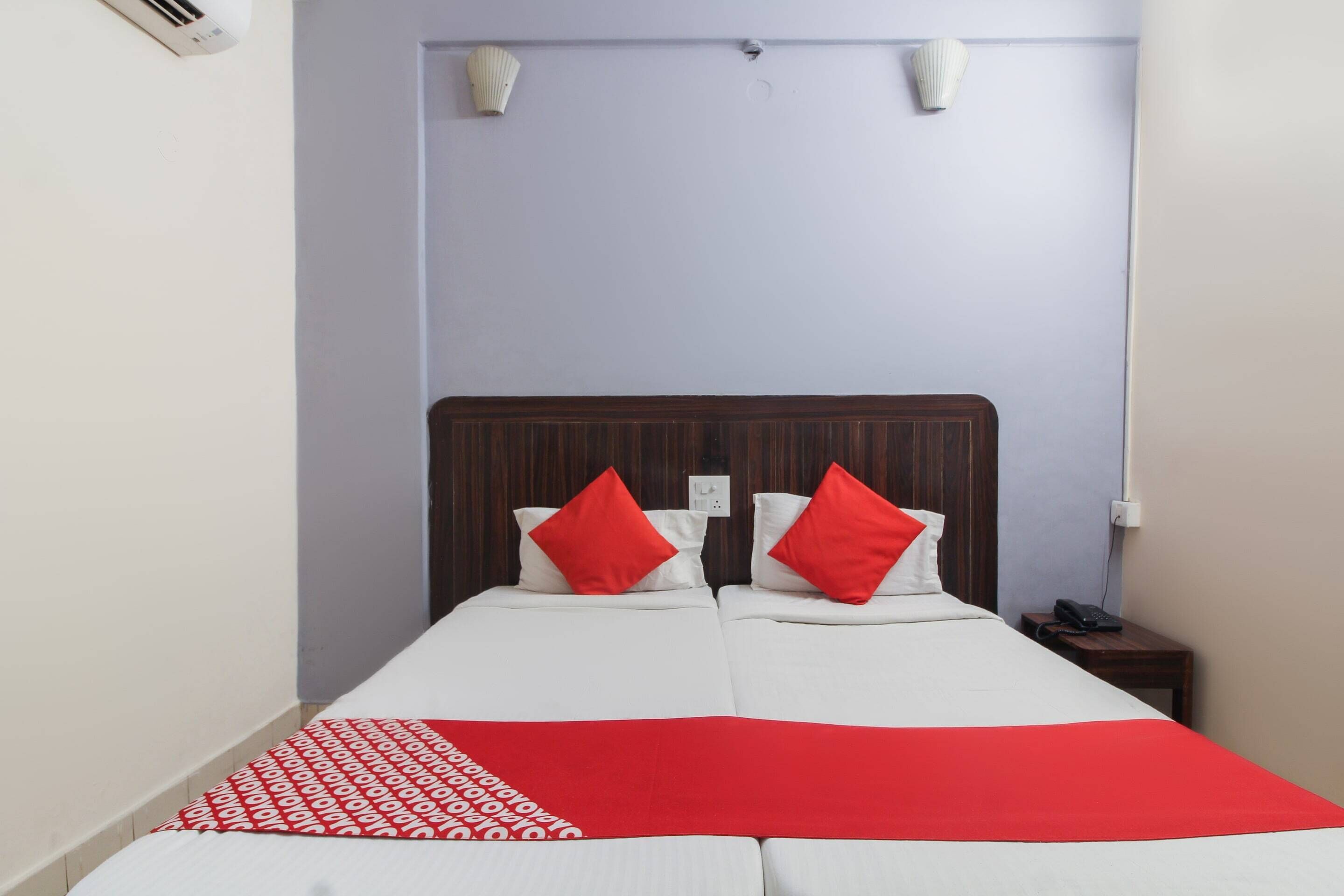 standard double room | bed sheets