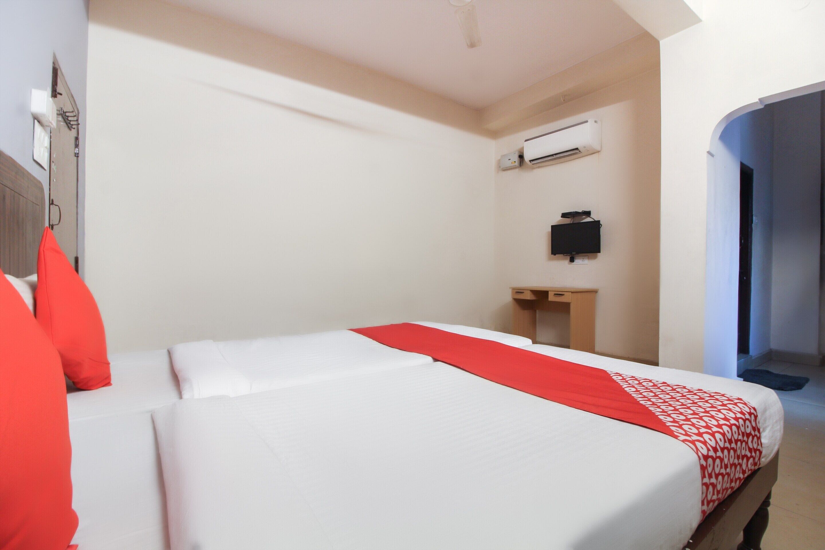 deluxe double room | bed sheets