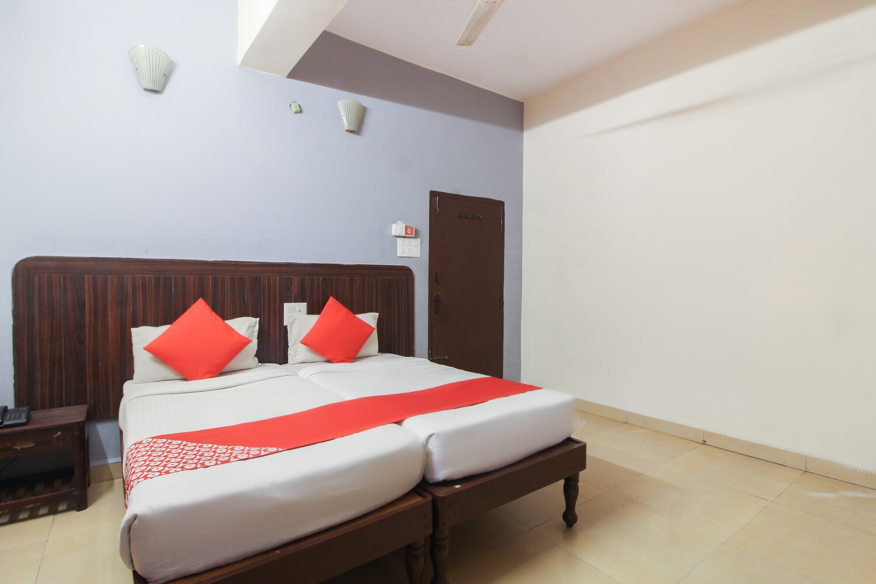 deluxe double room | bed sheets