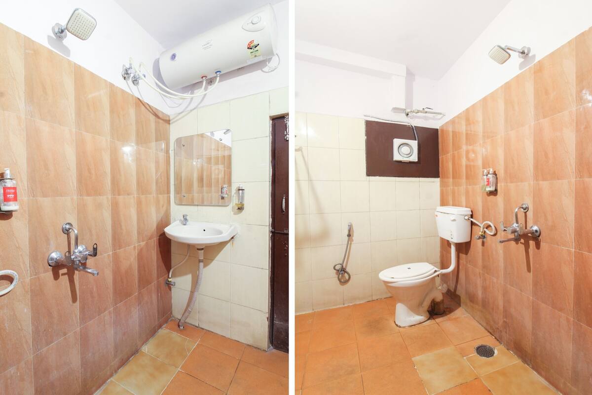 deluxe double room | bathroom | shower, towels