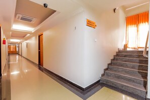 Exterior - Capital O 72734 Hotel Sri Sai Inn (Hyderabad)