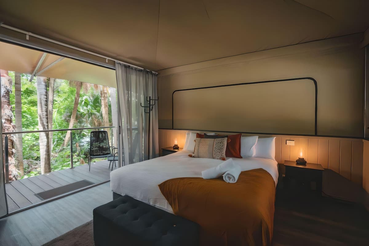 Deluxe Tree House