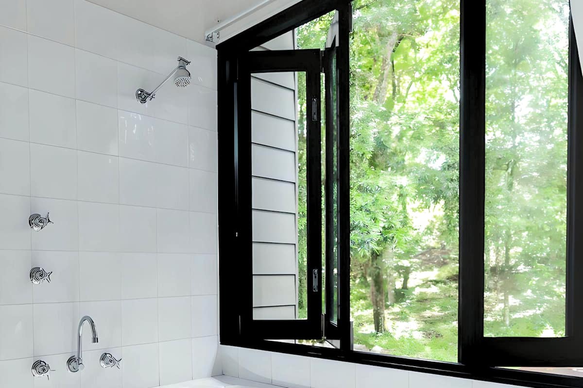 Deluxe Cabin | Bathroom
