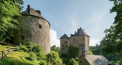 Cozy Forest Chalet Escape