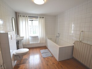 Een bad/douchecombinatie