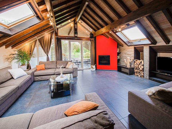Cottage | Living room | TV