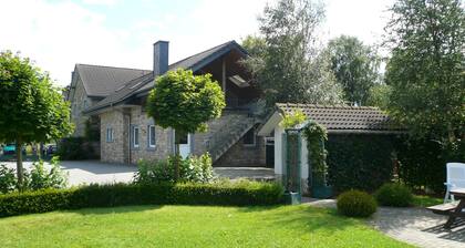 Charming Cottage with Hot Tub & Sauna, High Fens