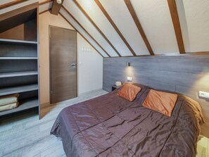 Cottage | 8 bedrooms, individually furnished