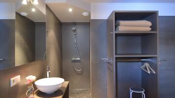Cottage | Phòng tắm | Buồng tắm vòi sen