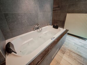 Cottage | Bathroom | Shower - Charming Cottage with Hot Tub & Sauna, High Fens (Waimes)