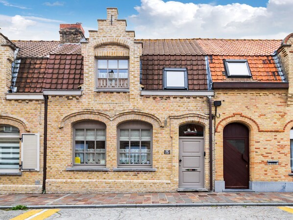 Exterior - Spacious Holiday Home in Nieuwpoort With Garden (Nieuwpoort)