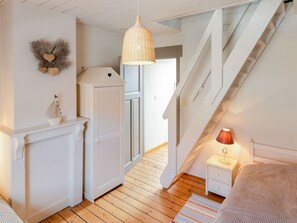 3 bedrooms, individually furnished, bed sheets - Spacious Holiday Home in Nieuwpoort With Garden (Nieuwpoort)