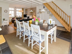 Dining - Spacious Holiday Home in Nieuwpoort With Garden (Nieuwpoort)