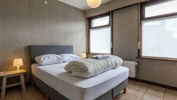 7 bedrooms, individually furnished, bed sheets