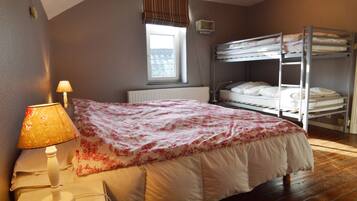 2 chambres, ameublement personnalisé, fer et planche à repasser