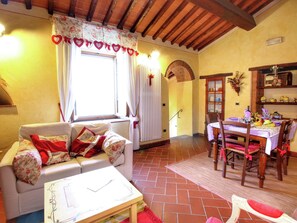 Apartment | Dining - Belvilla by OYO Le Balze (Castelfranco Piandisco)