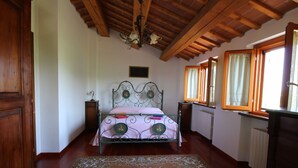 House | 2 bedrooms, individually furnished - Spacious Farmhouse in Montecarotto With Private Terrace (Montecarotto)