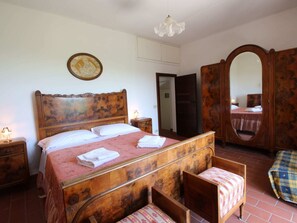House | 3 bedrooms, individually furnished
