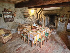 House | Dining - Farmhouse in Apecchio With Pool and Terrace (Apecchio)