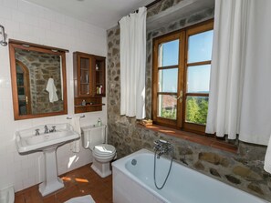 Villa | Bathroom | Shower, shampoo