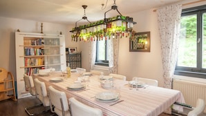 Dining - Spacious Holiday Home in Unterschönau near Forest (Steinbach-Hallenberg)