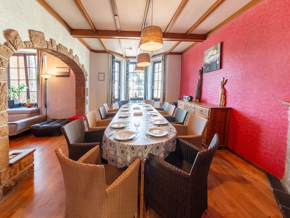 Villa | Dining