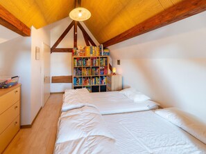 4 habitaciones, muebles diferentes y ropa de cama 