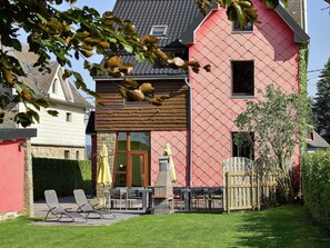 Exterior - Ludogite: Lover's Retreat (Waimes)