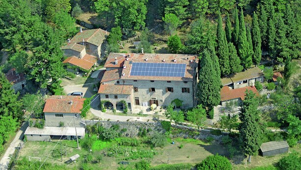 A large building with a tiled roof, surrounded by dense greenery and trees. - Hillside Retreat With a View (Castelfranco Piandisco)